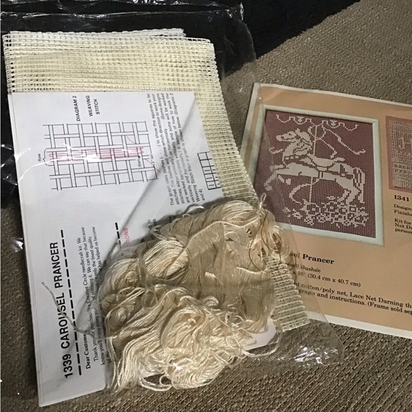 THE CREATIVE CIRCLE Carousel Prancer needlework kit - Picture 3 of 3